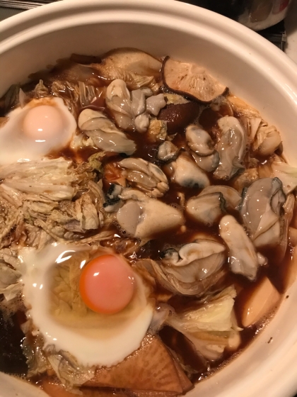 ぷりぷり牡蠣鍋☆濃厚赤味噌仕立て♪卵と豆腐入り