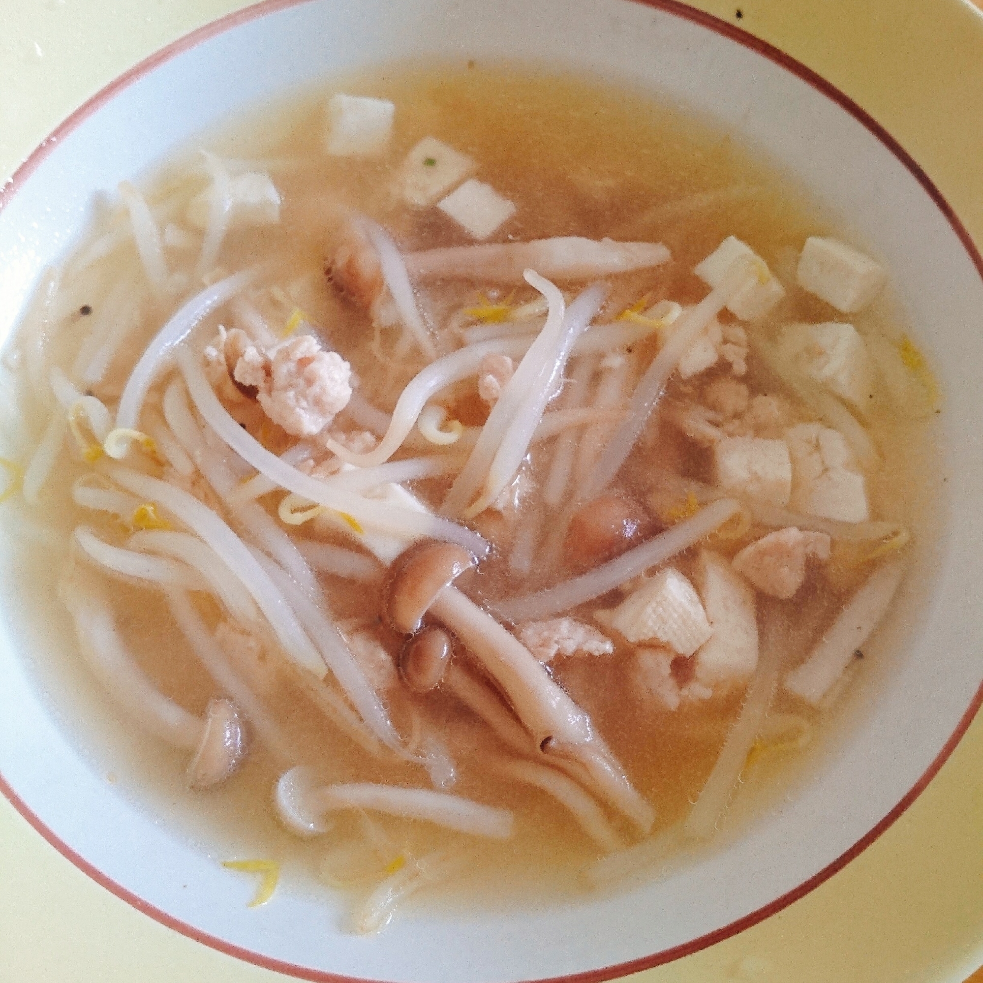 鶏挽き肉 もやし しめじ 豆腐のシャンタンスープ