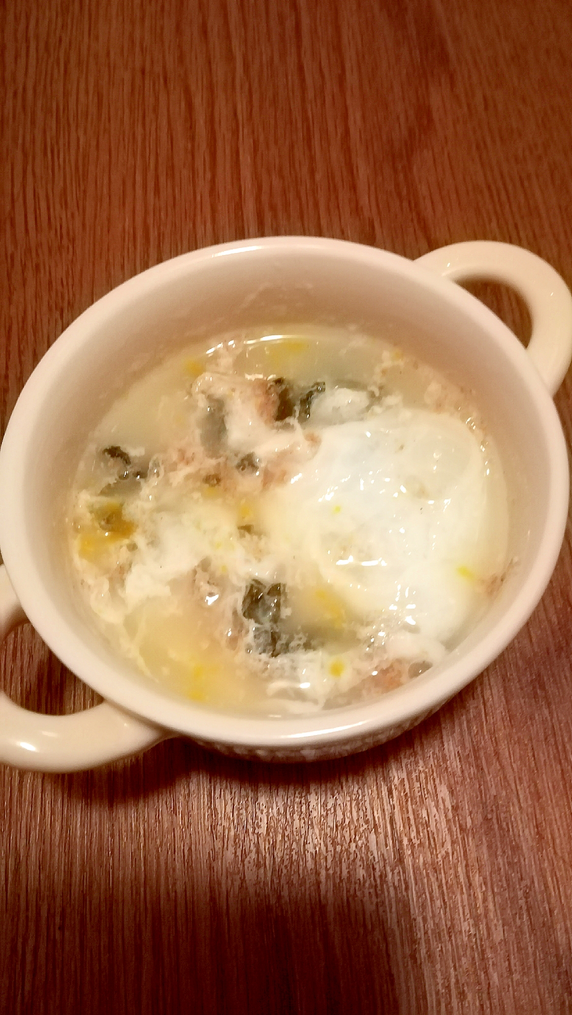 レンジでかんたん☆半熟卵とわかめの和風スープ