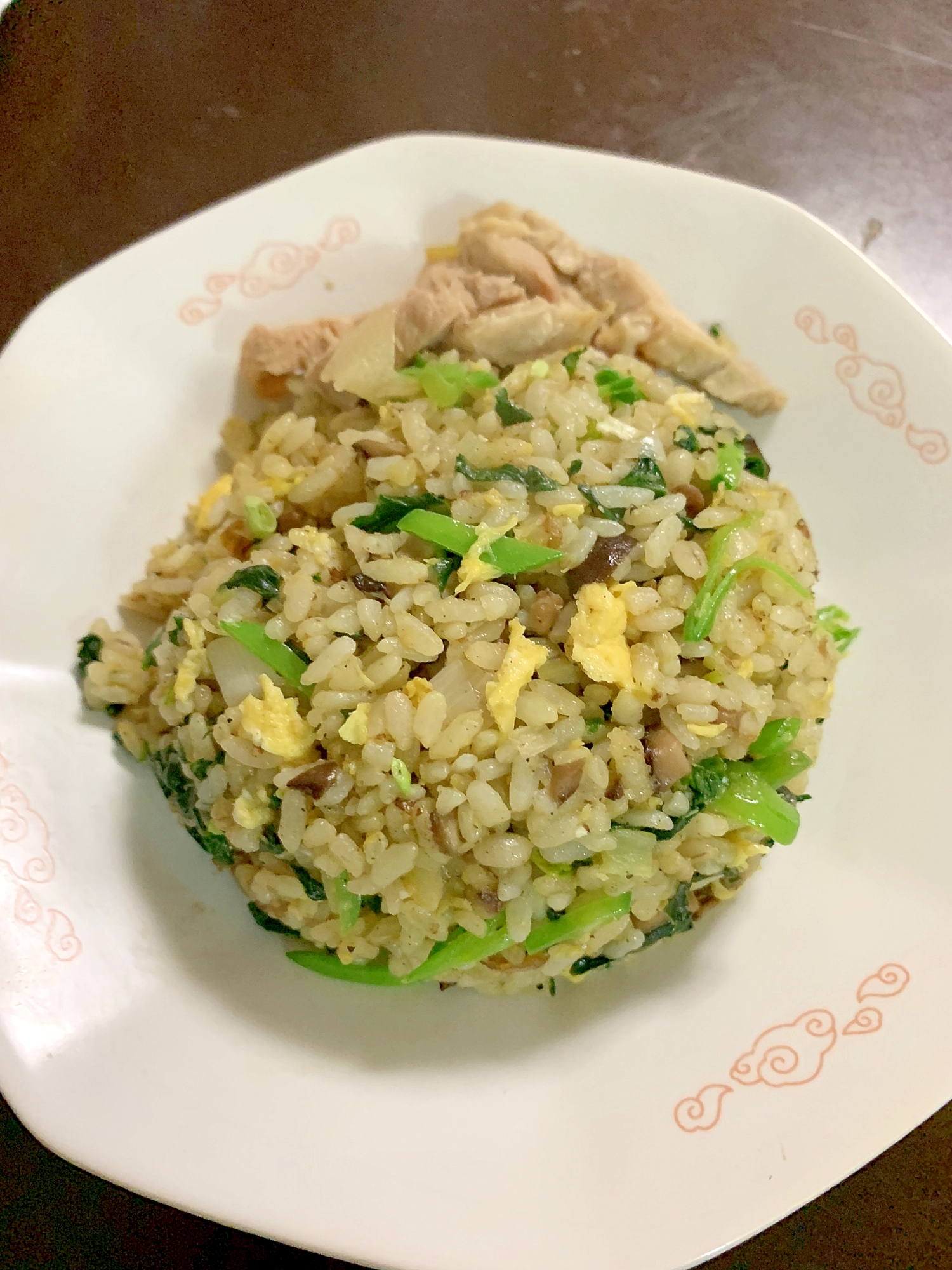 野菜だけでも美味しい！緑がいっぱい炒飯！