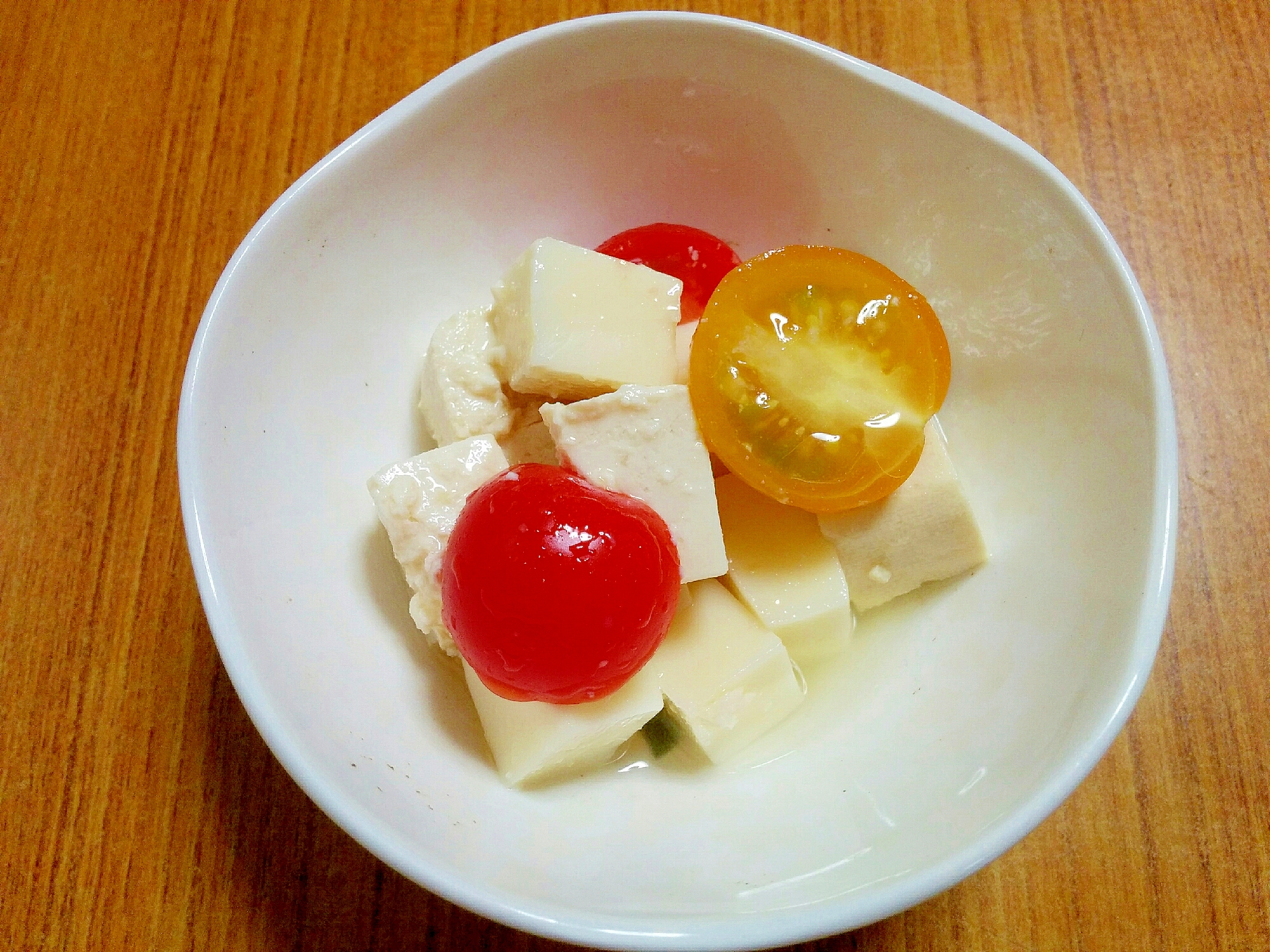 トマトと豆腐のチーズサラダ