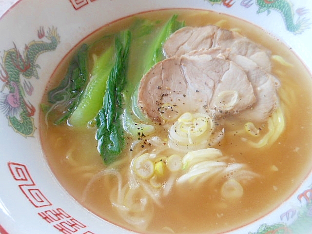 チンゲン菜と焼き豚のエビ塩味ラーメン