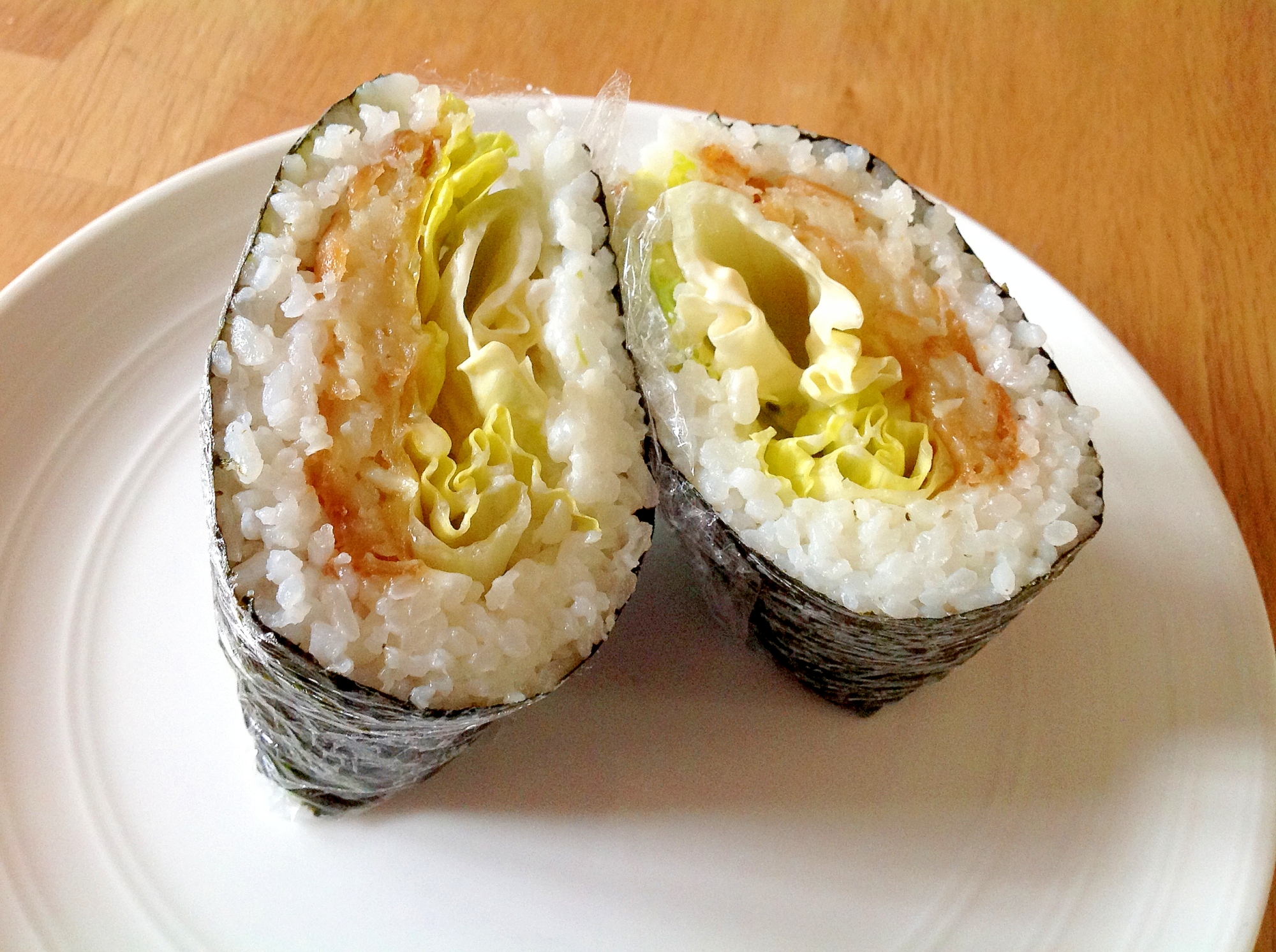 ハッシュドポテトとレタスのおにぎらず