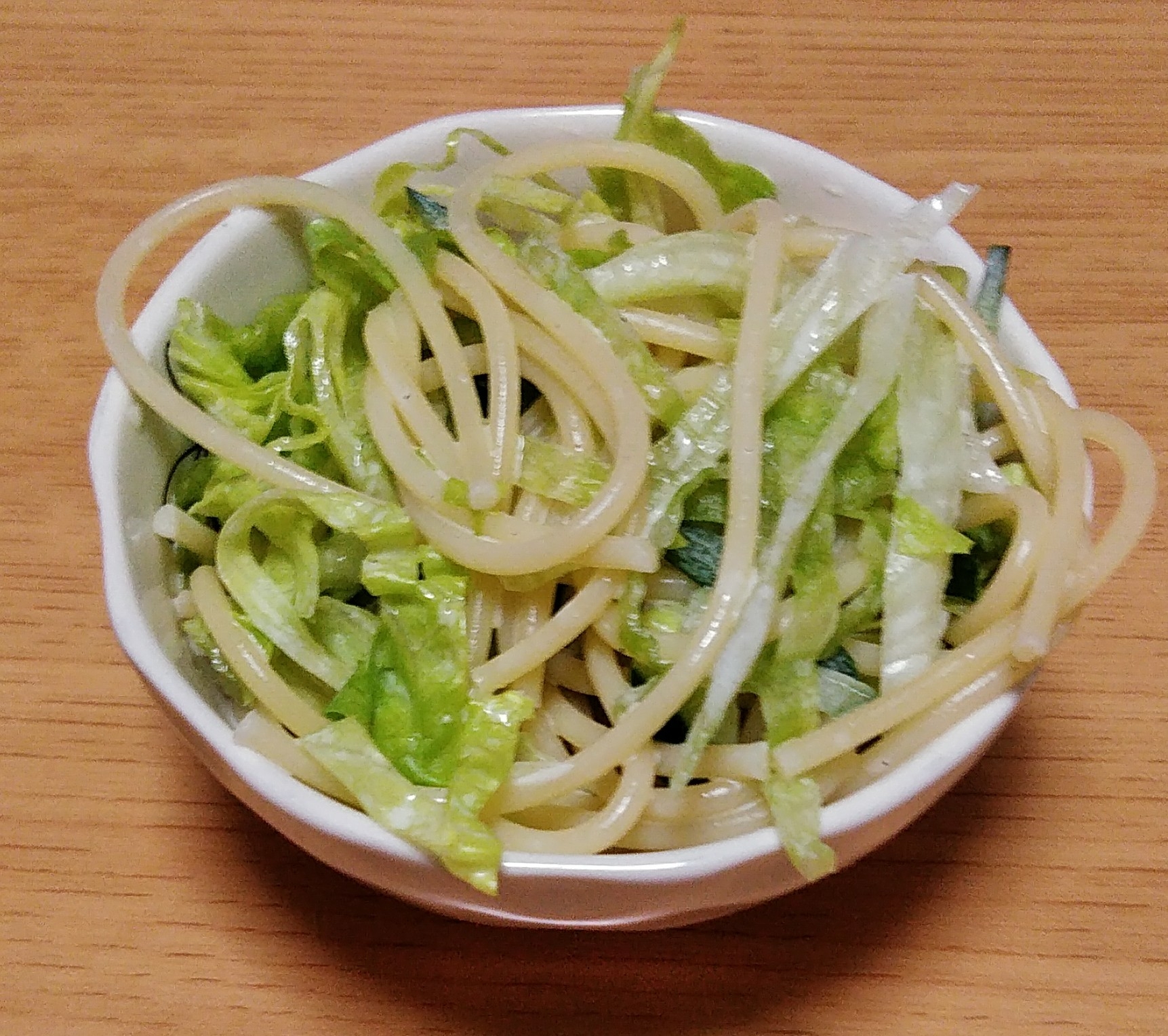 きゅうりとレタスのサラダパスタ