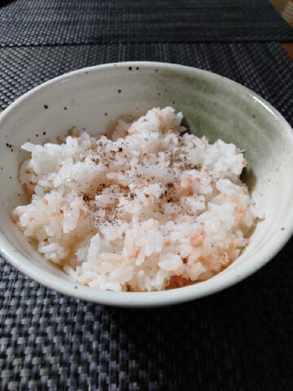 花椒で格上げ。冷凍ご飯で鮭フレークマヨ混ぜご飯