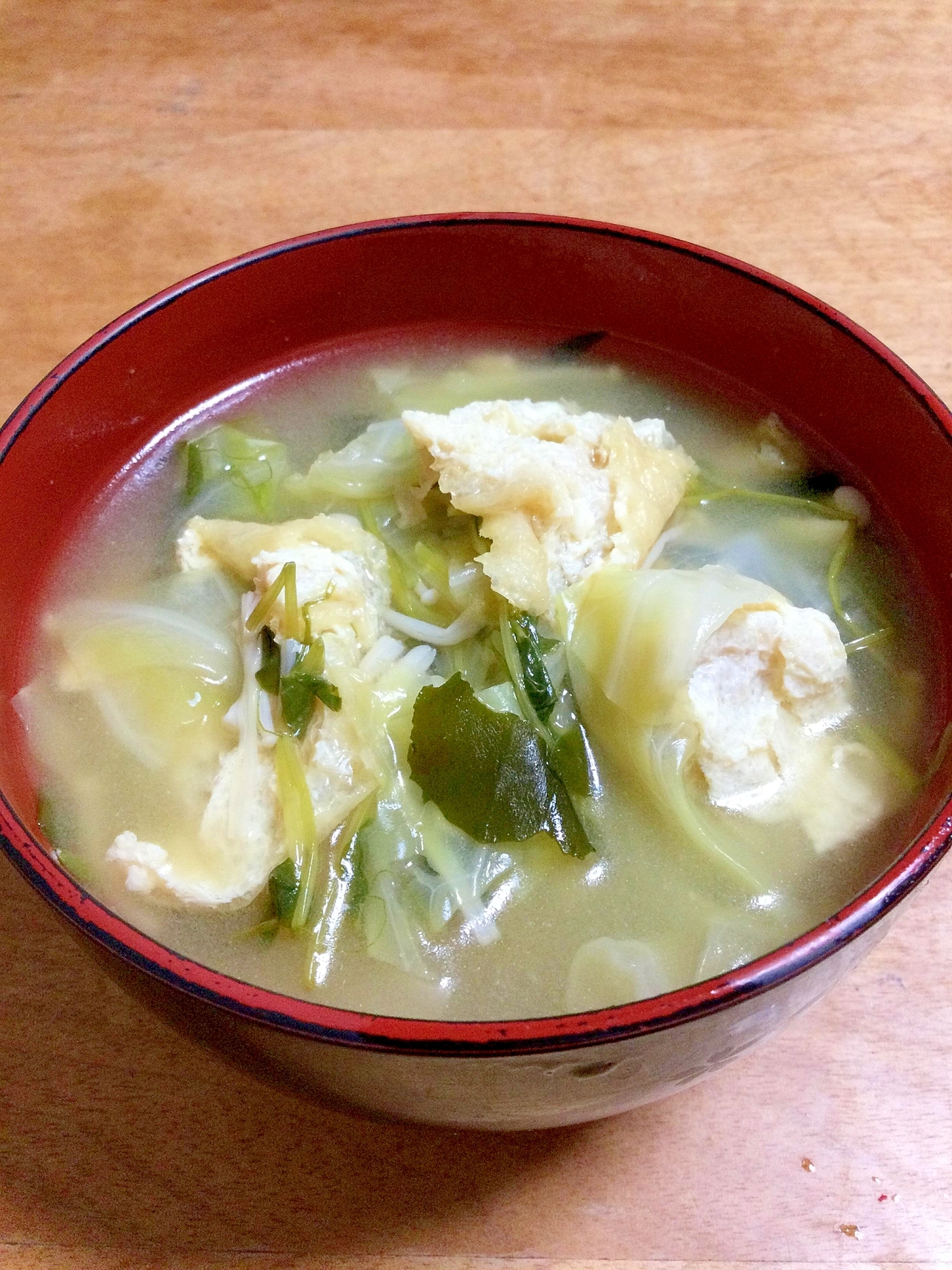 【味噌汁】キャベツ・えのき・豆腐・油揚げ・ワカメも