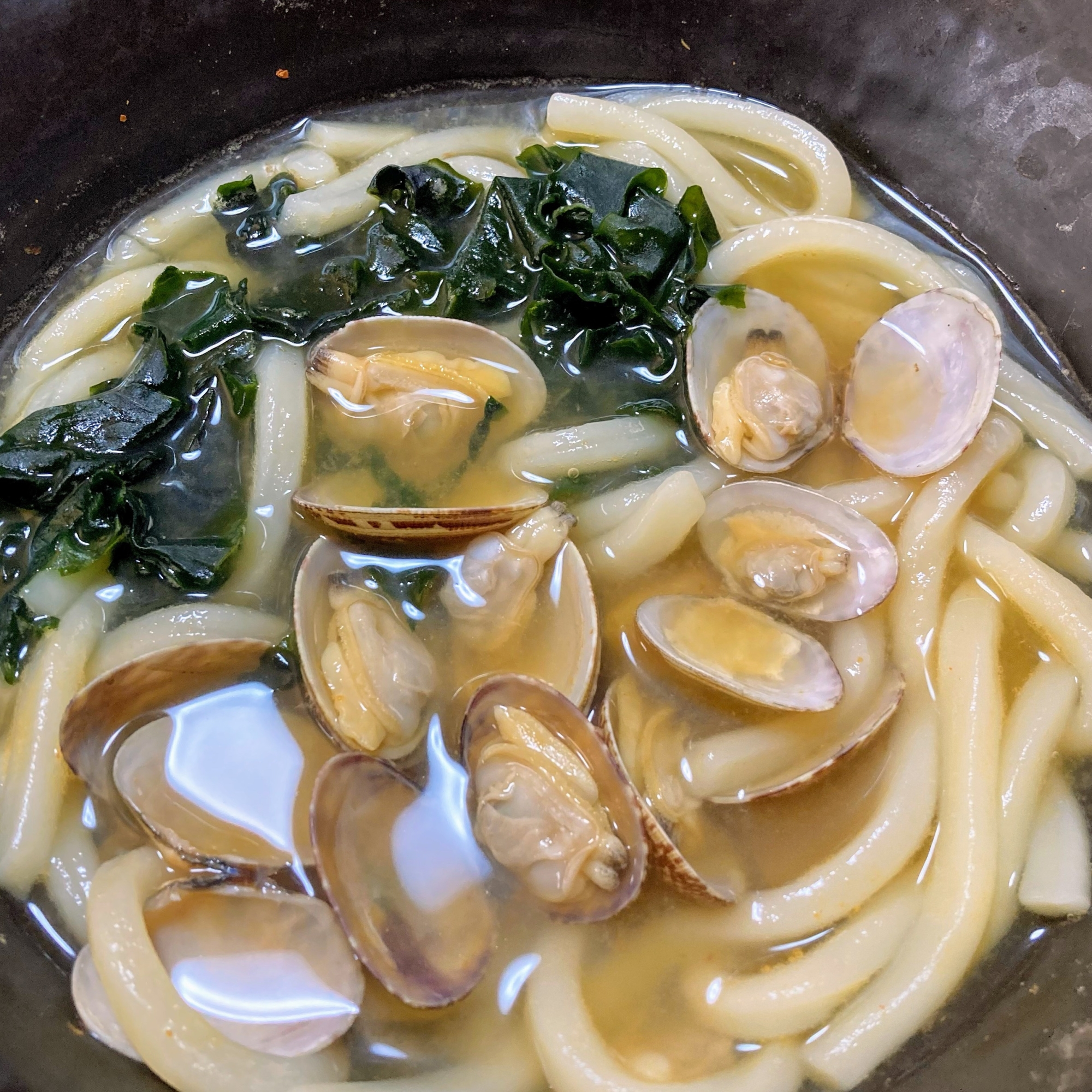 ワカメと浅利のうどん