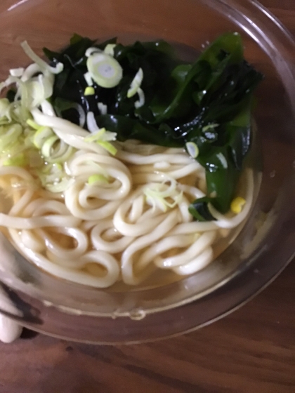 かまぼこと白ねぎの温玉ぶっかけうどん