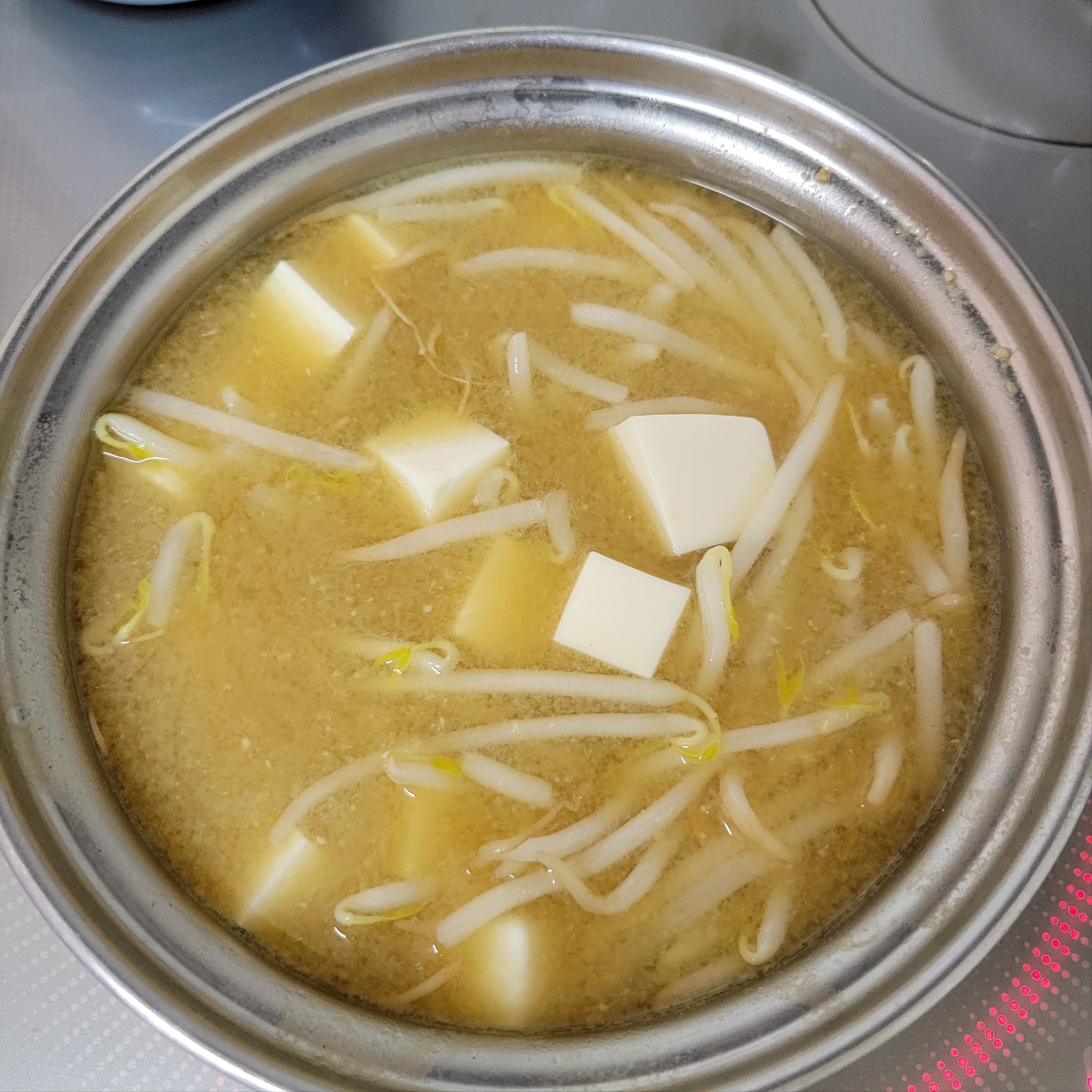 節約！簡単！もやしと豆腐の味噌汁♪