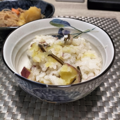 薩摩芋と塩昆布の炊き込みご飯