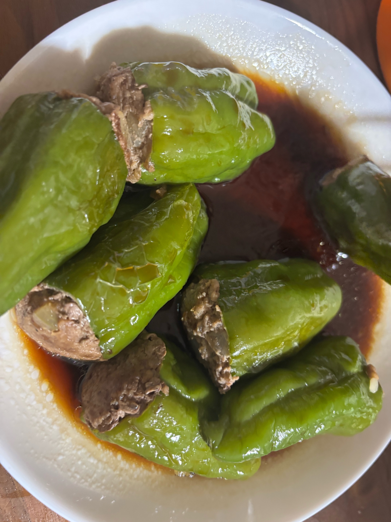 丸ごとシンプルなピーマンの肉詰め