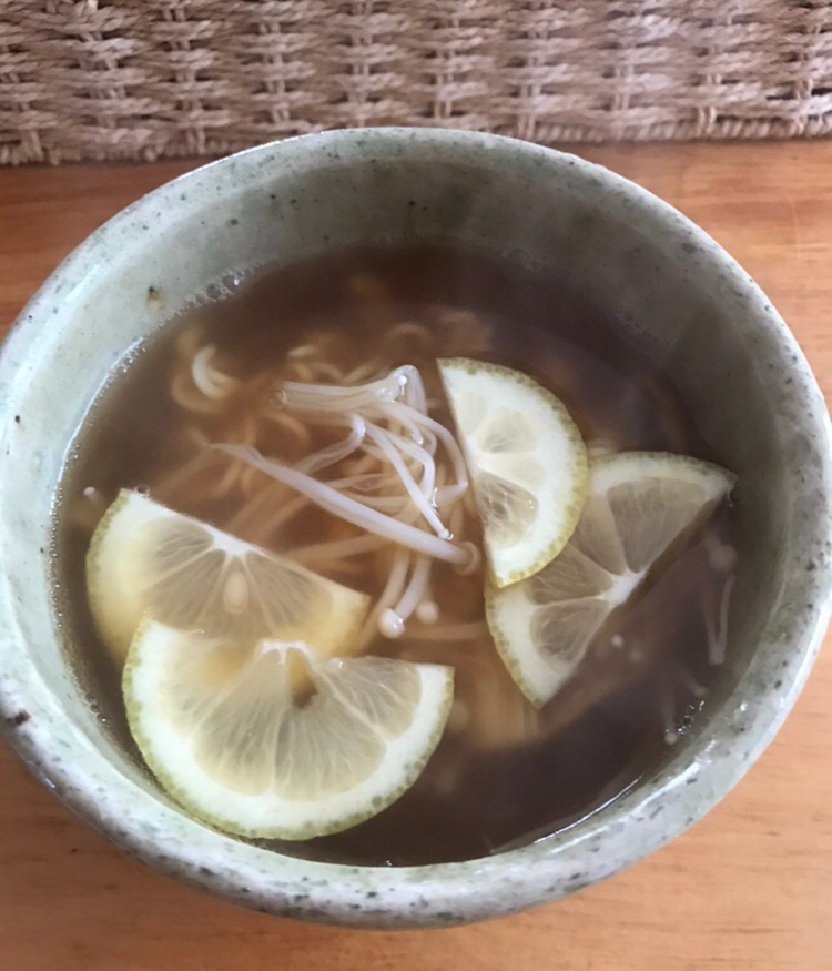 えのきとレモンの醤油ラーメン