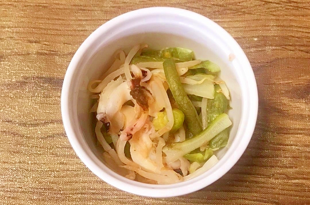 いかのゲソと野菜のとろろ昆布和え