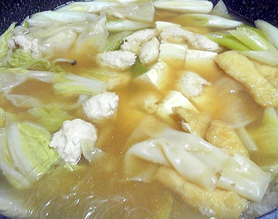 鶏挽き肉と餃子の皮で野菜たっぷり和風鍋