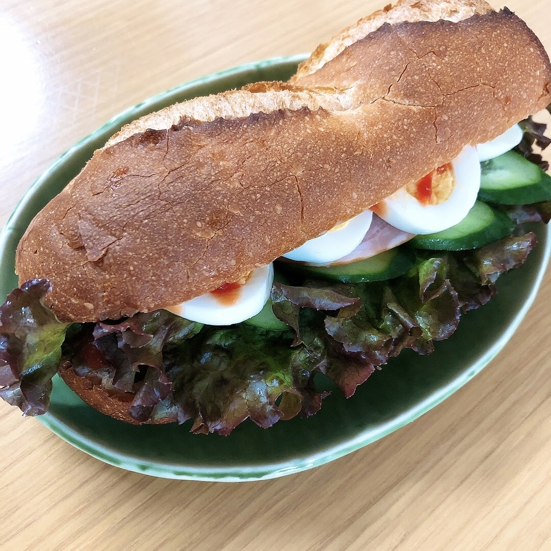 ハムエッグ&野菜のバケットサンド