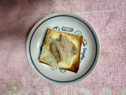 チーズトーストアレンジ 玉ねぎスライス&ツナマヨ