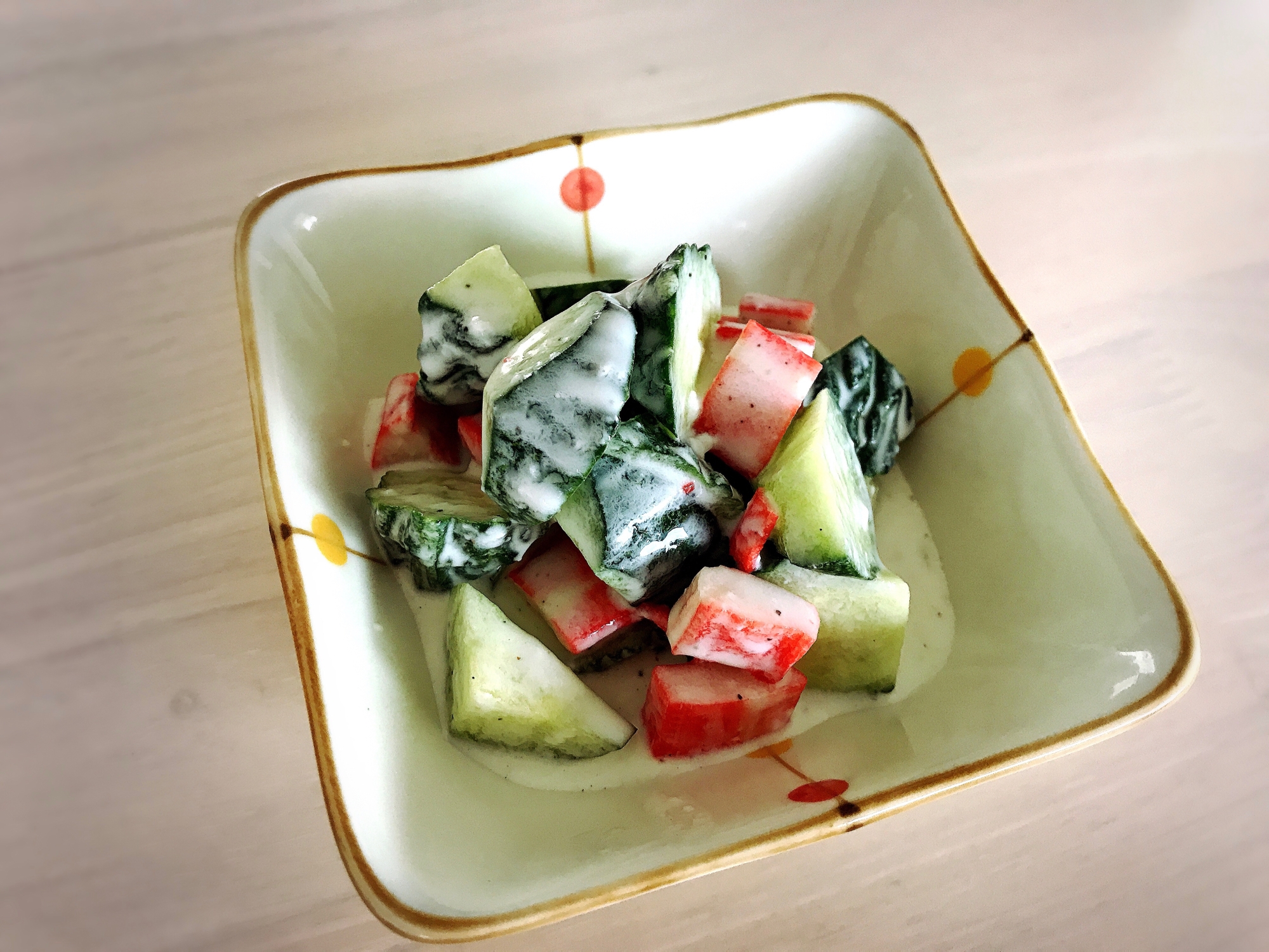 きゅうりとカニカマのヨーグルトサラダ