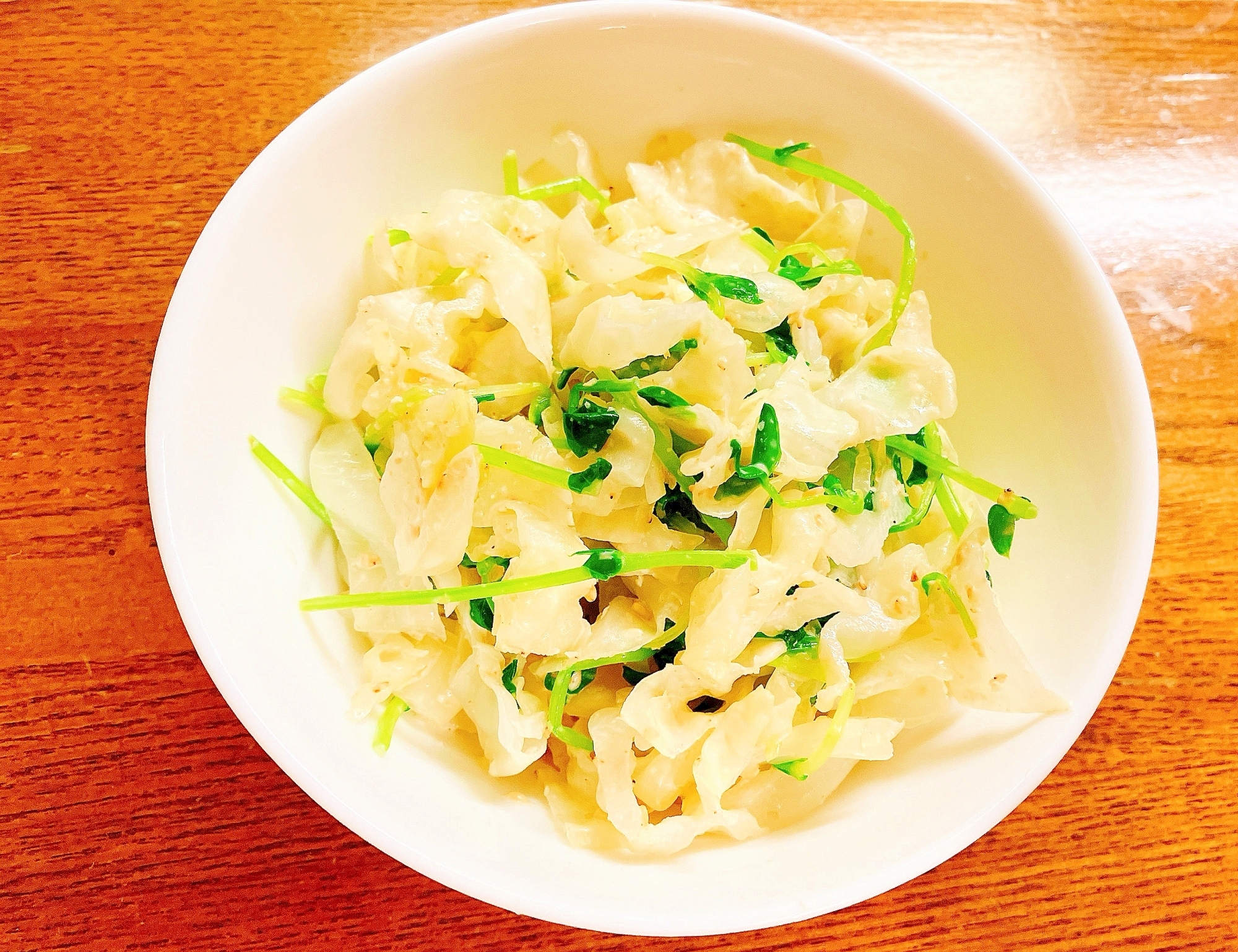 キャベツと豆苗のゴママヨ和え