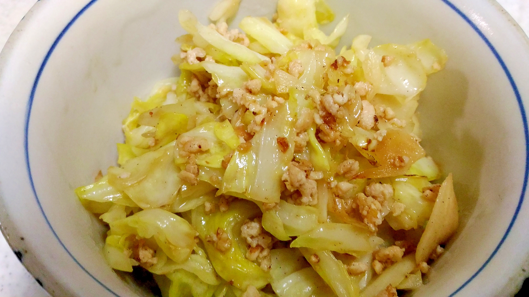 キャベツと鶏挽き肉の塩炒め丼