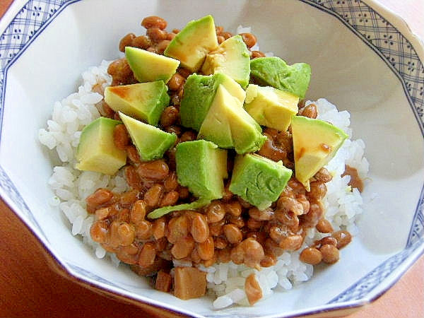 メンマつるっと❤納豆アボカド丼♪(にんにく醤油)