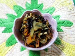 体のために、ひじきと根菜の煮物