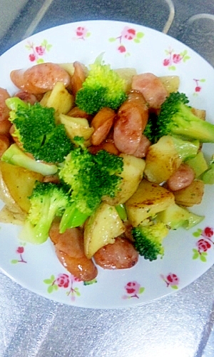 ポテトとブロッコリーとウィンナーのソテー レシピ 作り方 By みことでっせ 楽天レシピ