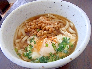 ネバネバ納豆と卵のシンプル温うどん