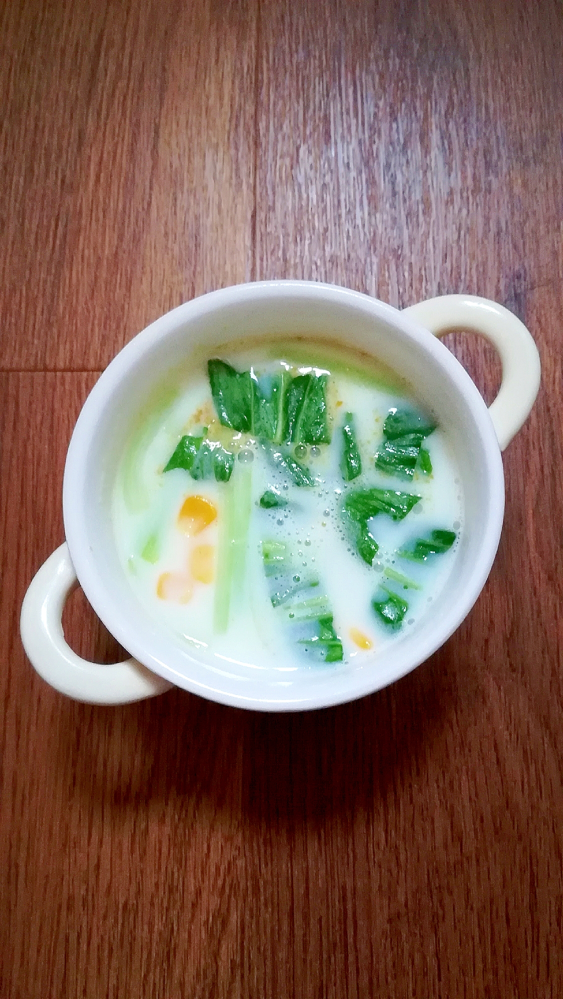 チンゲン菜とコーンのミルクスープ