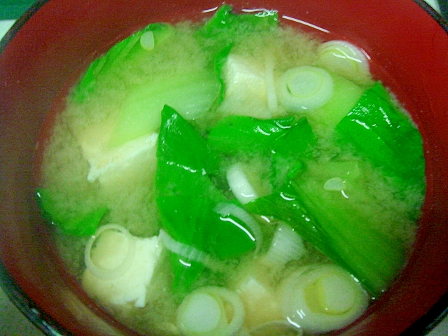 豆腐と青梗菜と葱の味噌汁