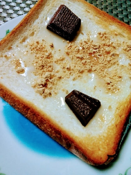おはようございます♪わたしも甘党٩(ˊᗜˋ*)وそして辛党でも…チョコと練乳で甘く美味しいトースト♡きなこも香ばしくていいですね！ごちそうさまでした～♪