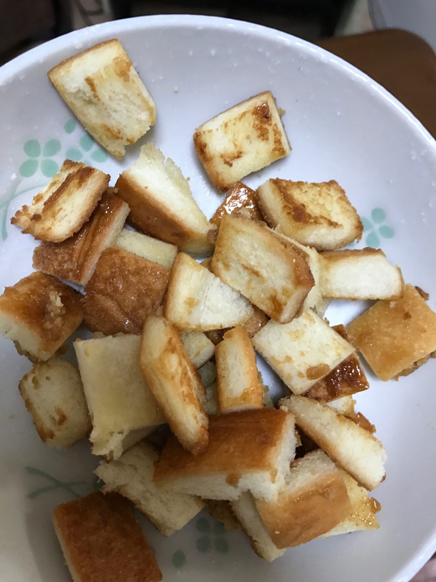 余ったパン耳で☆フライパンで一つでパン耳シュガー