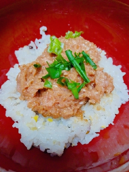 びんちょう鮪の柵とえごま油で◆ネギトロ丼