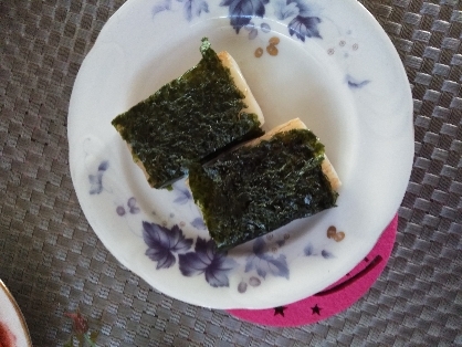 海苔を観ると食べたくなる
定番餅～♪
海苔の香ばしがたまらなく美味しかったです❤️
家にはミニチュアダックスフンドが
宜しくです⤴️