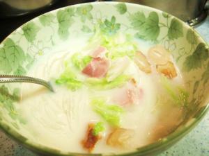 春キャベツ+ベーコン+ガーリック+豆乳☆春雨スープ