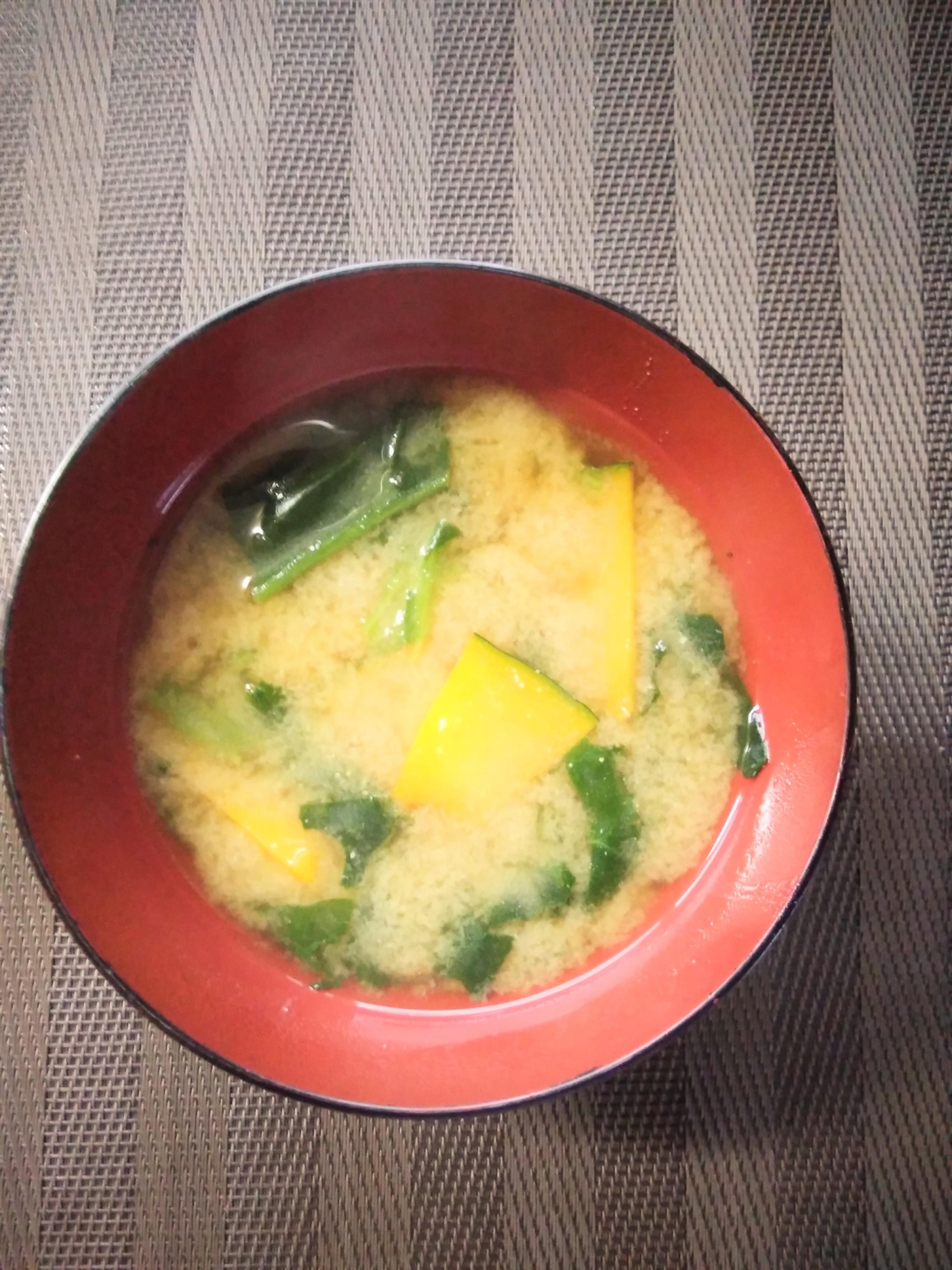 かぼちゃとほうれん草の味噌汁