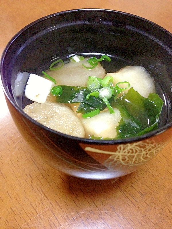 麩とわかめと豆腐のお吸い物