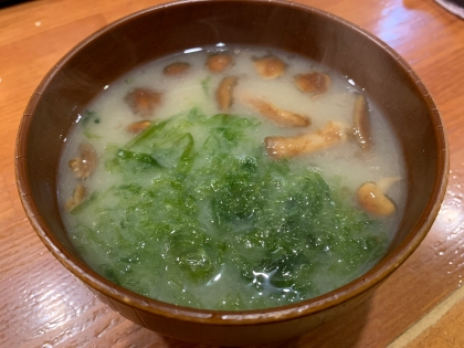 なめこと白菜と海苔の味噌汁