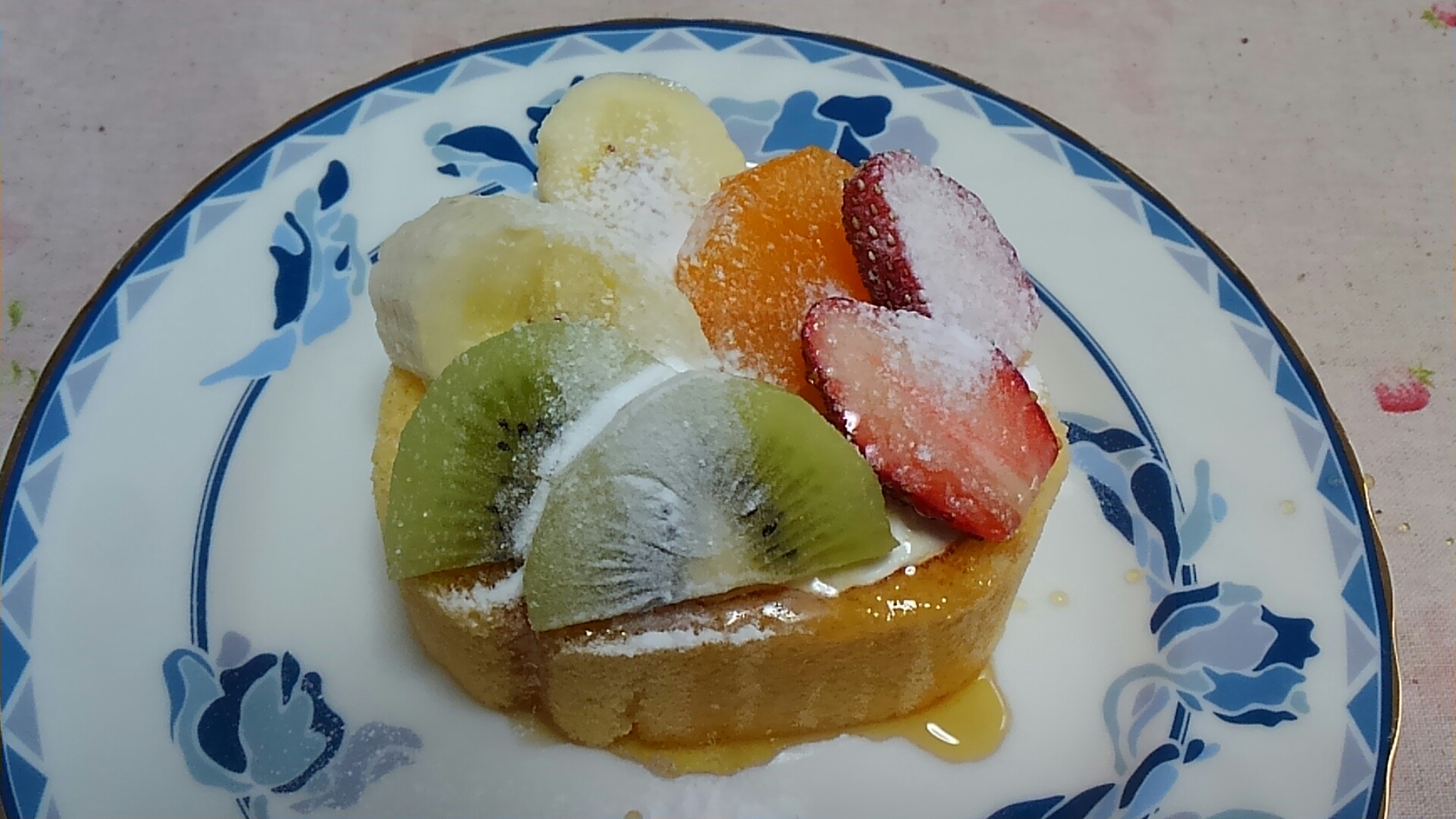 キウイとバナナとオレンジと苺のせロールケーキ レシピ 作り方 By ミニー7015 楽天レシピ