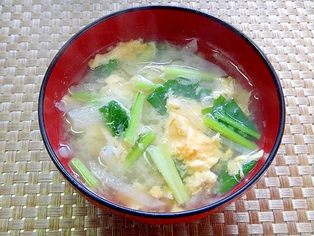 大根とかぶの葉卵の味噌汁