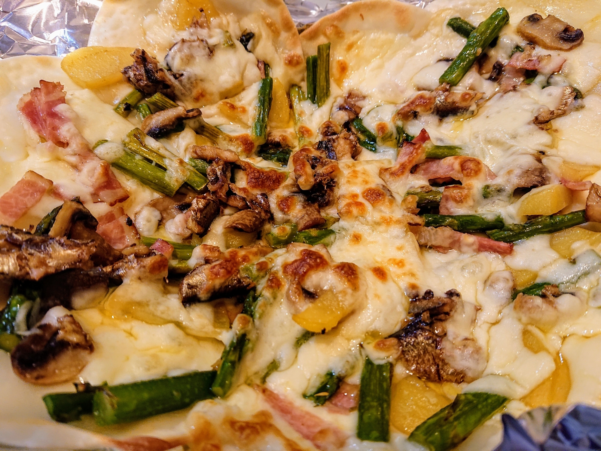 餃子の皮でご馳走ピザ!