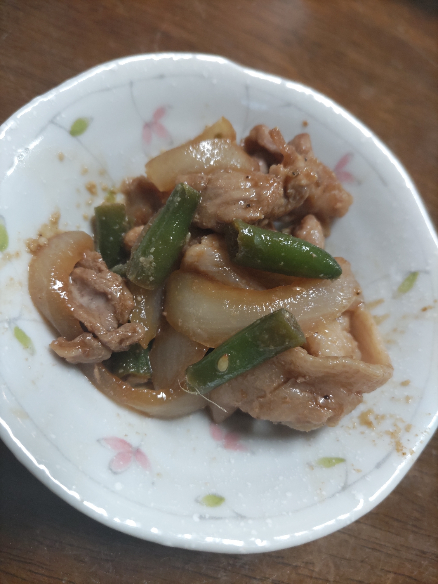 豚肉と玉ねぎとインゲンの焼肉のタレ炒め