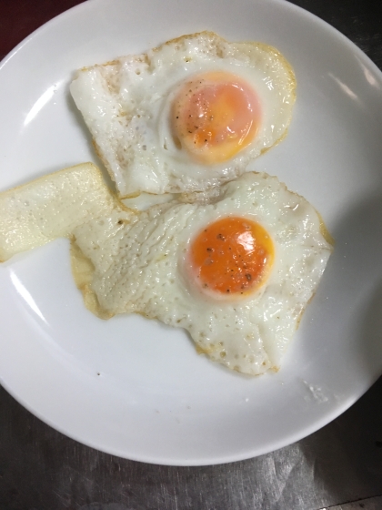 うずらの卵の目玉焼き