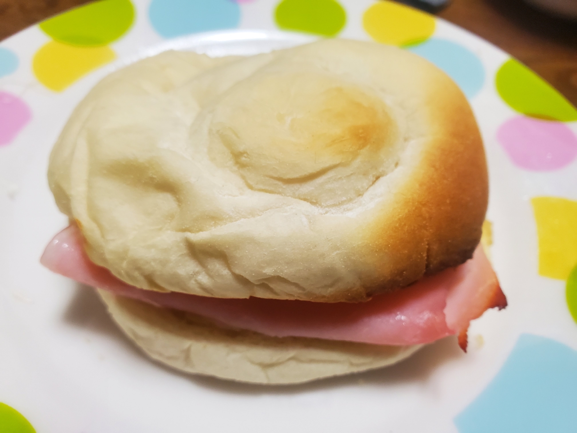 白パンのハムサンド