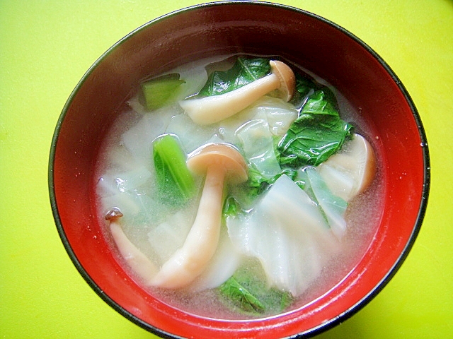 キャベツとしめじ小松菜の味噌汁