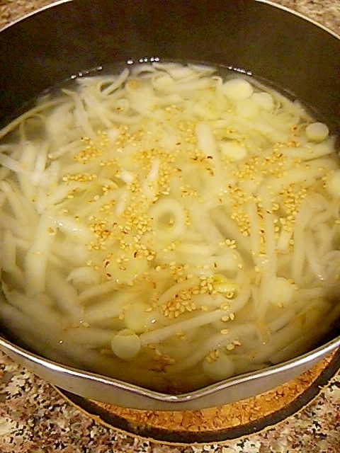 白菜と大根の白いパスタスープ