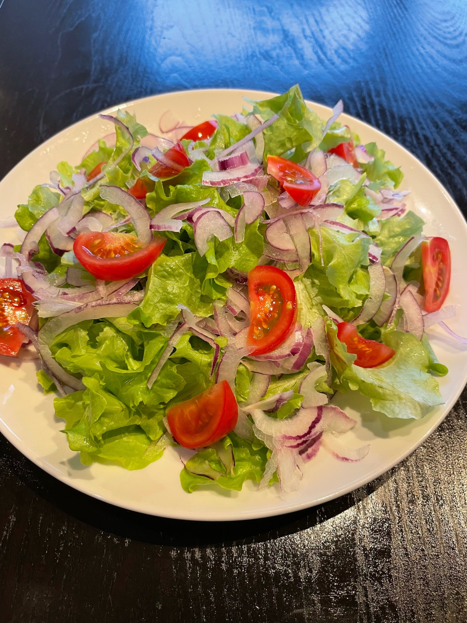 紫玉ねぎを使ったシンプルサラダ