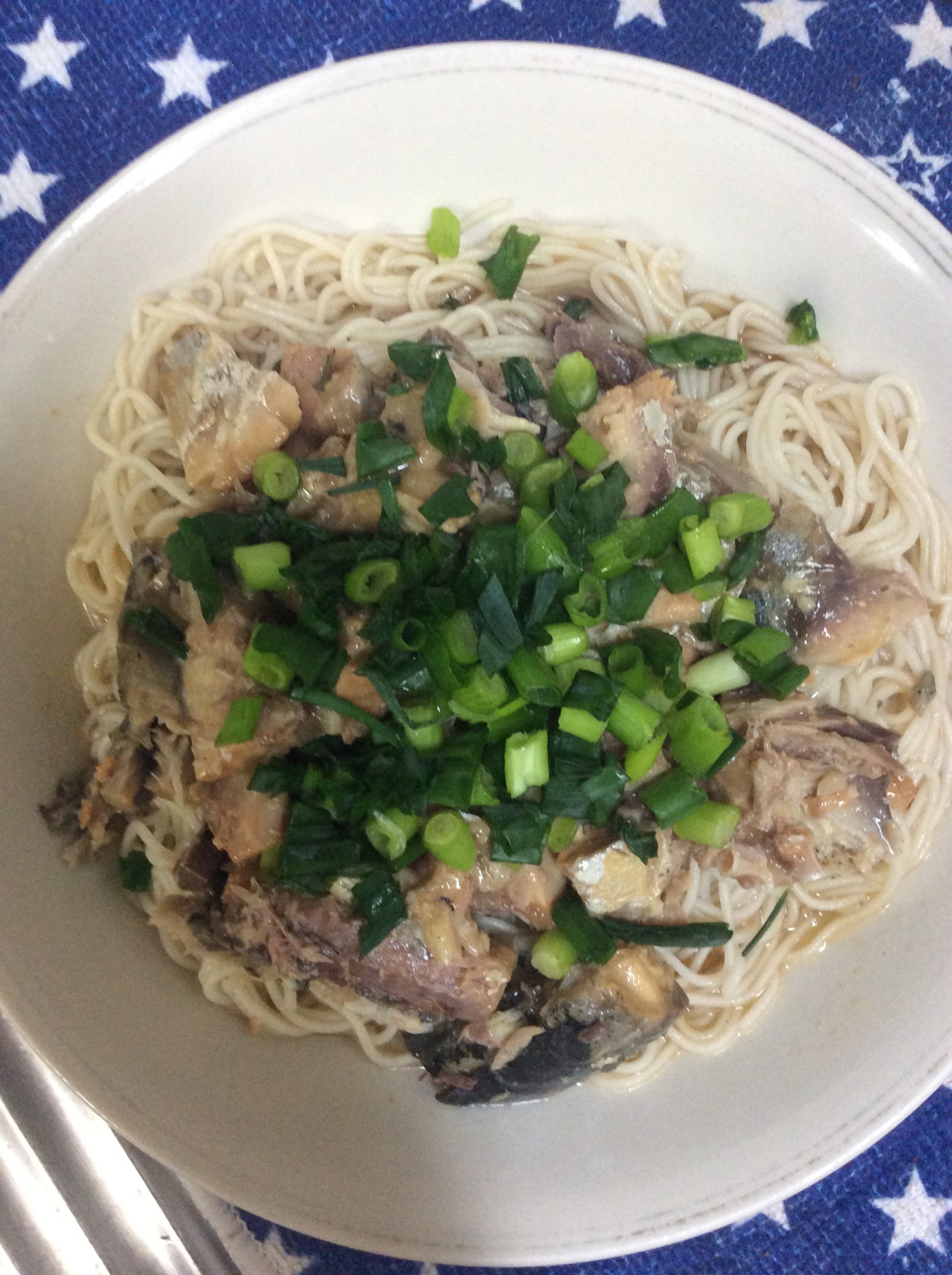 ポン酢で食べる♪サバ缶ぶっかけそうめん