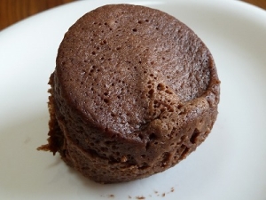 レンジで2分!カップで作るしっとりチョコケーキ♪