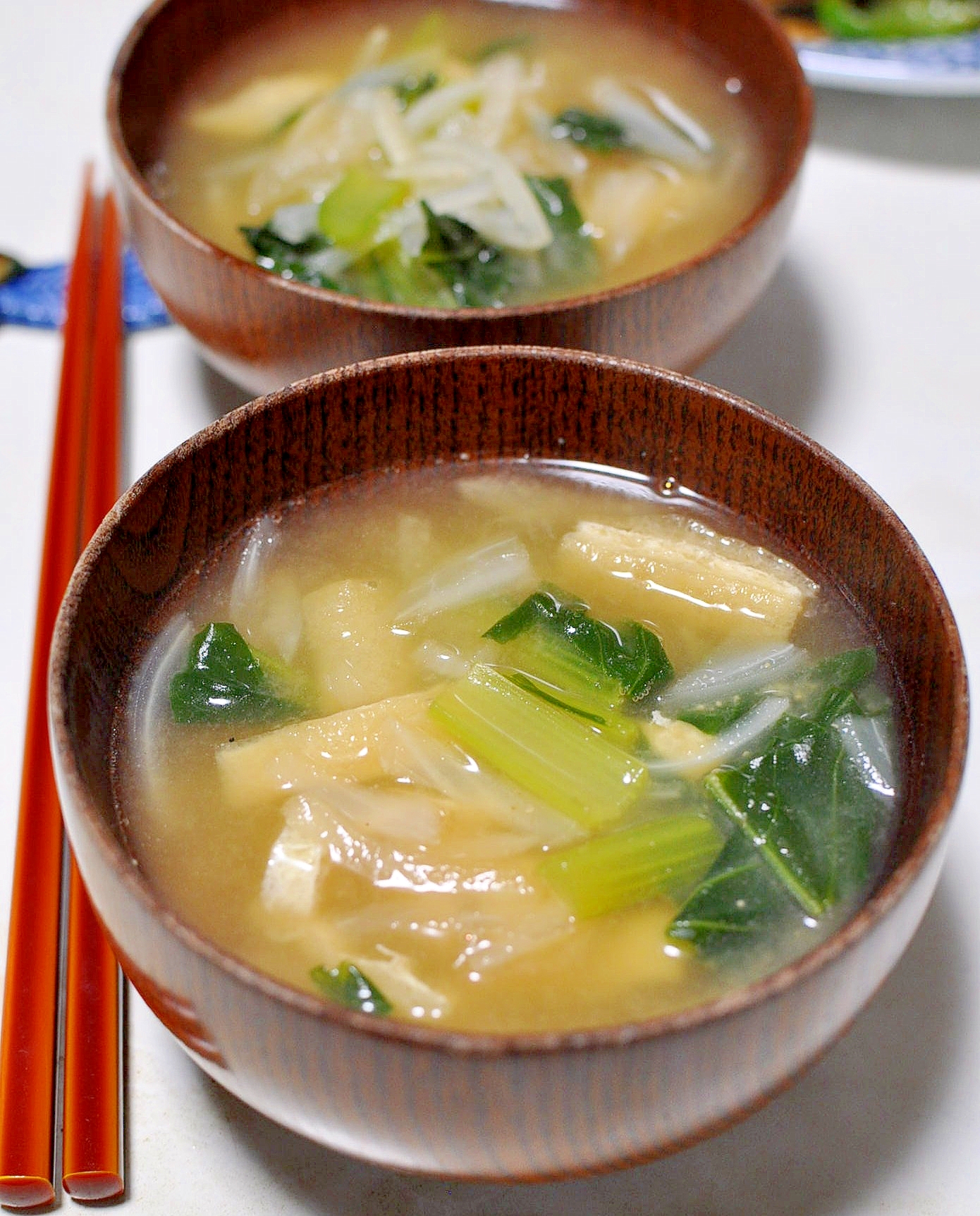 小松菜と玉ねぎと油揚げのみそ汁