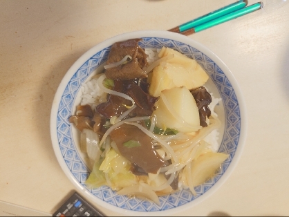 ごま油の風味が美味しい♪簡単☆サーモンユッケ丼